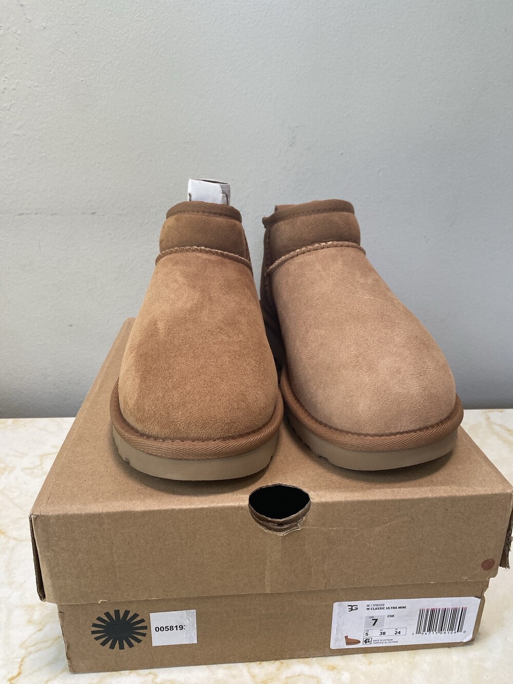 UGG Classic Ultra Mini Chestnut Boots Women's 7 New in Box